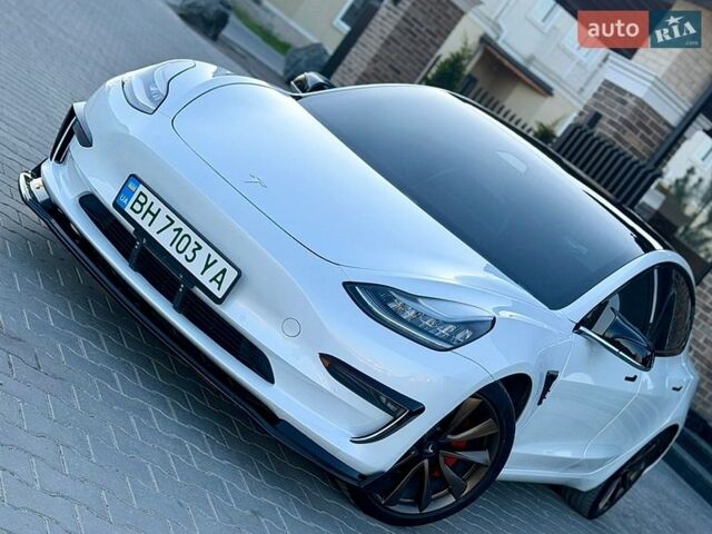 Белый Тесла Модель 3, объемом двигателя 0 л и пробегом 80 тыс. км за 17999 $, фото 6 на Automoto.ua