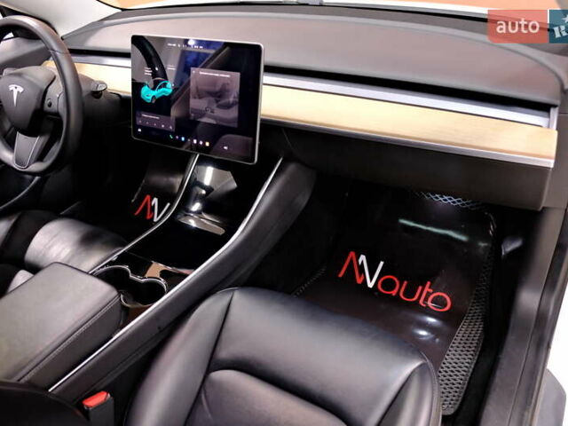 Белый Тесла Модель 3, объемом двигателя 0 л и пробегом 54 тыс. км за 15900 $, фото 32 на Automoto.ua