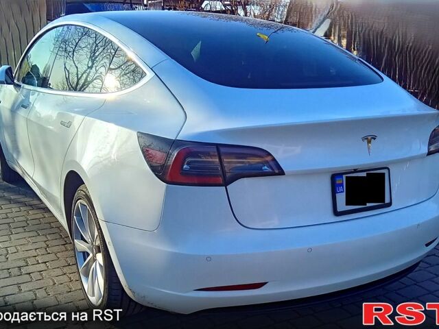 Белый Тесла Модель 3, объемом двигателя 0.14 л и пробегом 124 тыс. км за 20500 $, фото 3 на Automoto.ua