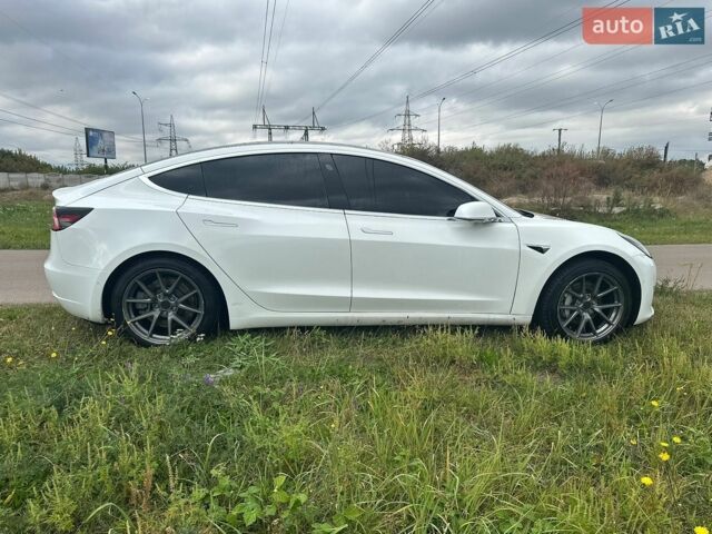 Белый Тесла Модель 3, объемом двигателя 0 л и пробегом 238 тыс. км за 14800 $, фото 3 на Automoto.ua