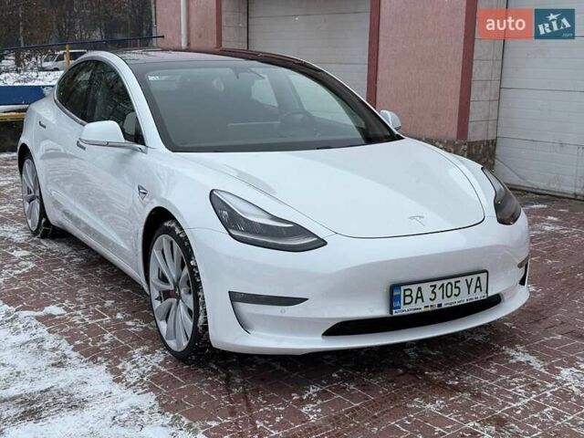 Белый Тесла Модель 3, объемом двигателя 0 л и пробегом 100 тыс. км за 22500 $, фото 8 на Automoto.ua