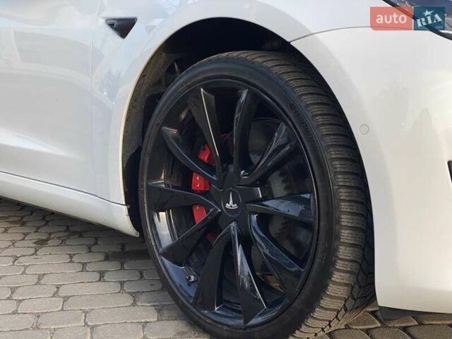 Белый Тесла Модель 3, объемом двигателя 0 л и пробегом 85 тыс. км за 18000 $, фото 10 на Automoto.ua