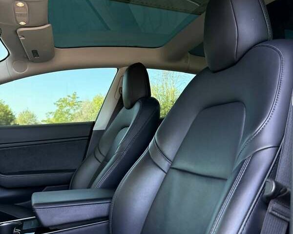 Белый Тесла Модель 3, объемом двигателя 0 л и пробегом 78 тыс. км за 20999 $, фото 34 на Automoto.ua