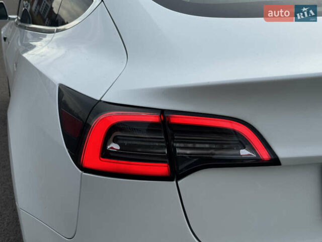 Белый Тесла Модель 3, объемом двигателя 0 л и пробегом 166 тыс. км за 14500 $, фото 13 на Automoto.ua