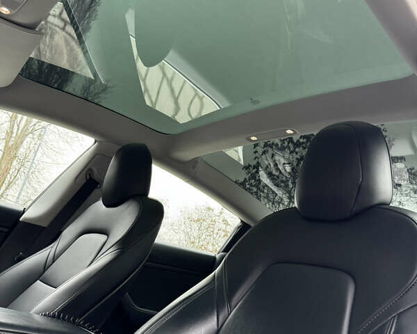 Белый Тесла Модель 3, объемом двигателя 0 л и пробегом 45 тыс. км за 15600 $, фото 16 на Automoto.ua