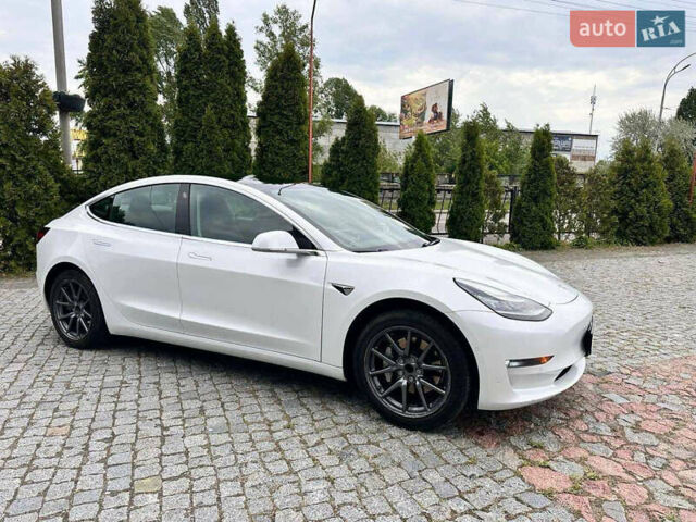 Белый Тесла Модель 3, объемом двигателя 0 л и пробегом 150 тыс. км за 10500 $, фото 6 на Automoto.ua