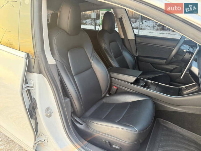 Белый Тесла Модель 3, объемом двигателя 0 л и пробегом 190 тыс. км за 15950 $, фото 35 на Automoto.ua