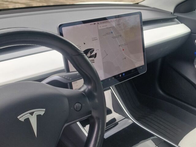 Белый Тесла Модель 3, объемом двигателя 0 л и пробегом 124 тыс. км за 15000 $, фото 4 на Automoto.ua