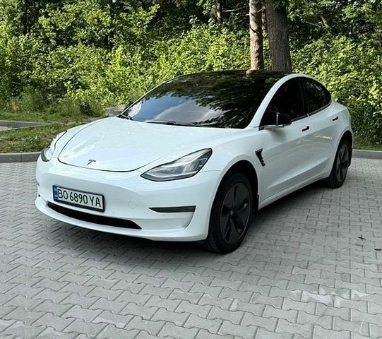Белый Тесла Модель 3, объемом двигателя 0 л и пробегом 99 тыс. км за 15490 $, фото 4 на Automoto.ua
