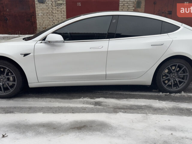 Белый Тесла Модель 3, объемом двигателя 0 л и пробегом 96 тыс. км за 25200 $, фото 5 на Automoto.ua