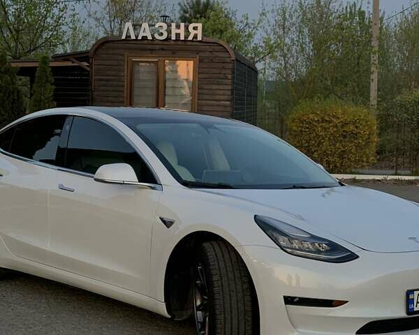 Белый Тесла Модель 3, объемом двигателя 0 л и пробегом 66 тыс. км за 15800 $, фото 14 на Automoto.ua