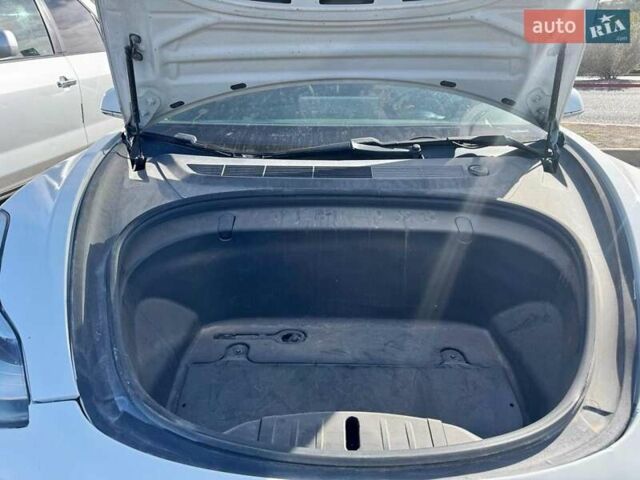 Белый Тесла Модель 3, объемом двигателя 0 л и пробегом 129 тыс. км за 4900 $, фото 6 на Automoto.ua