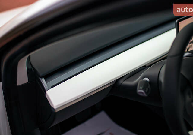 Белый Тесла Модель 3, объемом двигателя 0 л и пробегом 63 тыс. км за 15999 $, фото 54 на Automoto.ua