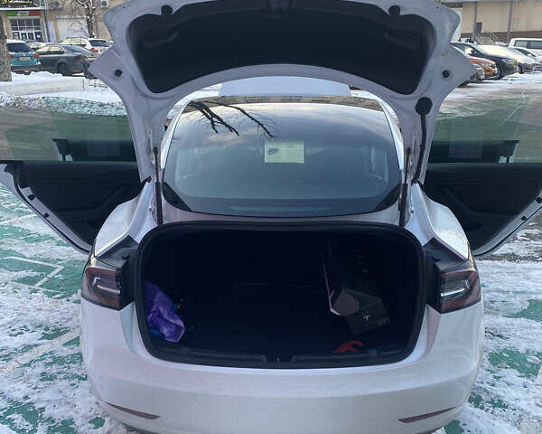 Белый Тесла Модель 3, объемом двигателя 0 л и пробегом 32 тыс. км за 32800 $, фото 15 на Automoto.ua