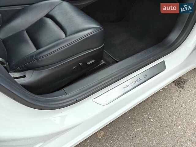 Білий Тесла Модель 3, об'ємом двигуна 0 л та пробігом 137 тис. км за 18600 $, фото 29 на Automoto.ua