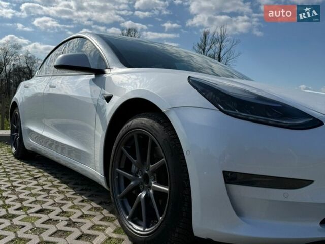 Белый Тесла Модель 3, объемом двигателя 0 л и пробегом 100 тыс. км за 13900 $, фото 6 на Automoto.ua