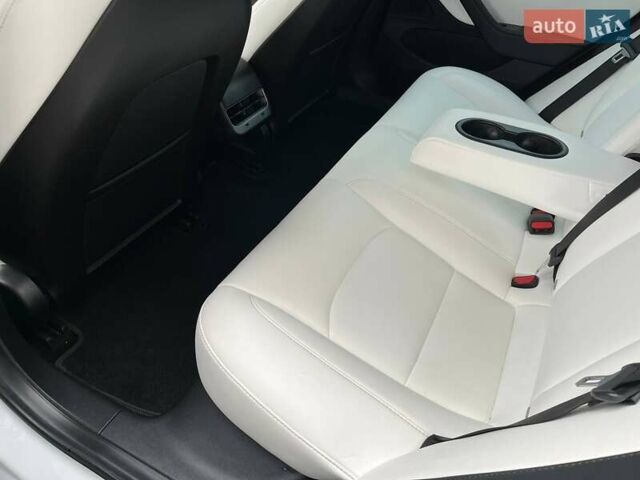 Белый Тесла Модель 3, объемом двигателя 0 л и пробегом 100 тыс. км за 18400 $, фото 6 на Automoto.ua