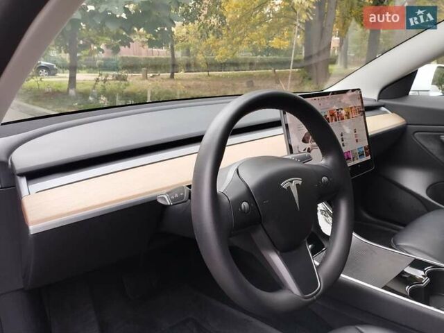 Білий Тесла Модель 3, об'ємом двигуна 0 л та пробігом 213 тис. км за 17300 $, фото 8 на Automoto.ua