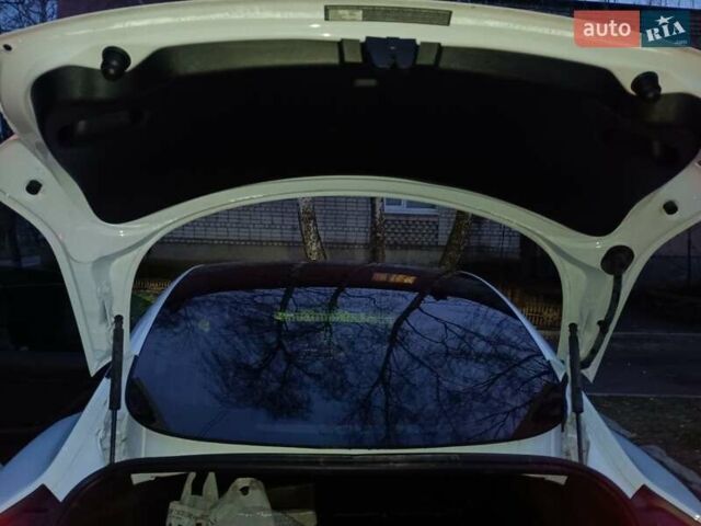 Білий Тесла Модель 3, об'ємом двигуна 0 л та пробігом 184 тис. км за 21100 $, фото 6 на Automoto.ua