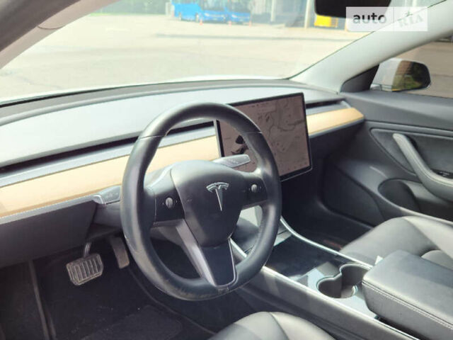 Белый Тесла Модель 3, объемом двигателя 0 л и пробегом 135 тыс. км за 17200 $, фото 13 на Automoto.ua