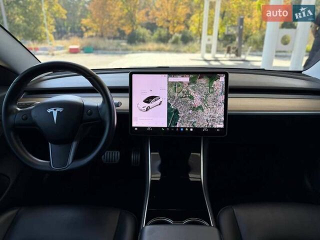 Белый Тесла Модель 3, объемом двигателя 0 л и пробегом 78 тыс. км за 20999 $, фото 30 на Automoto.ua