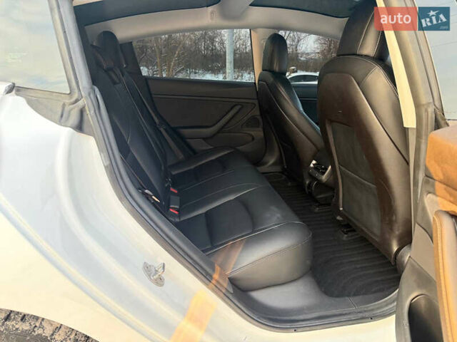 Белый Тесла Модель 3, объемом двигателя 0 л и пробегом 190 тыс. км за 15950 $, фото 36 на Automoto.ua