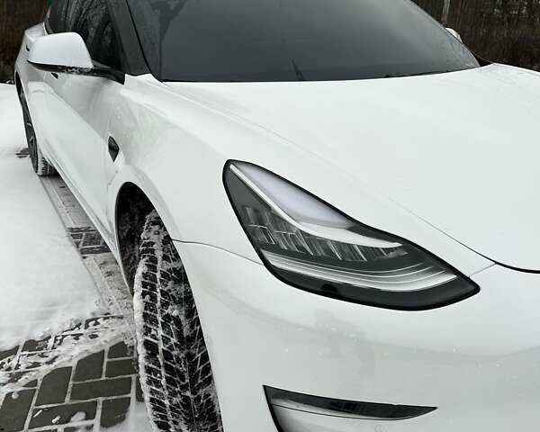 Білий Тесла Модель 3, об'ємом двигуна 0 л та пробігом 155 тис. км за 17600 $, фото 2 на Automoto.ua