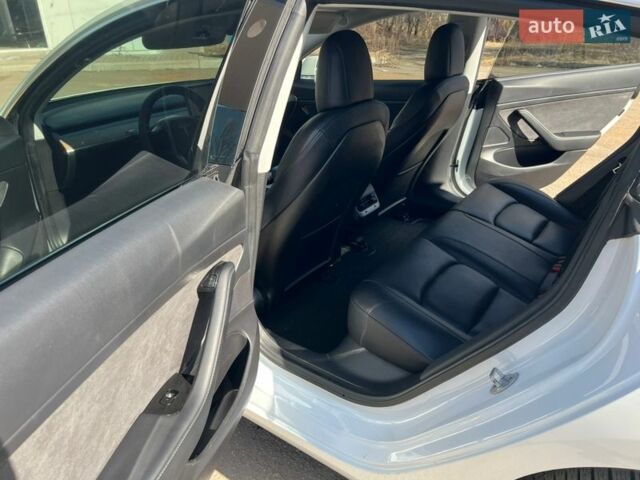 Білий Тесла Модель 3, об'ємом двигуна 0 л та пробігом 175 тис. км за 14700 $, фото 11 на Automoto.ua