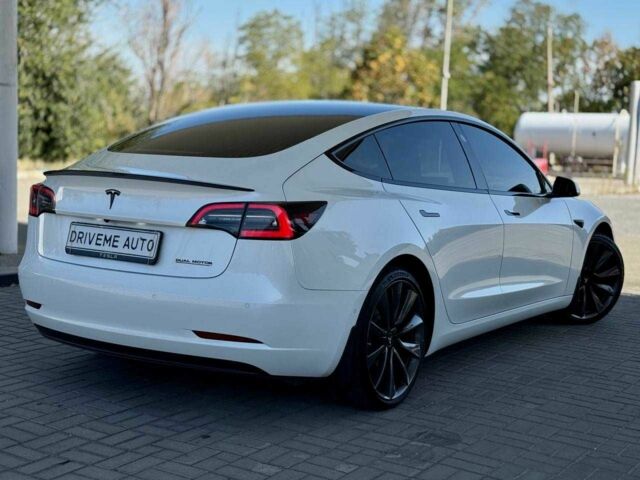 Белый Тесла Модель 3, объемом двигателя 0 л и пробегом 77 тыс. км за 21499 $, фото 4 на Automoto.ua