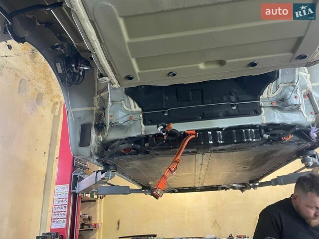 Білий Тесла Модель 3, об'ємом двигуна 0 л та пробігом 140 тис. км за 17300 $, фото 2 на Automoto.ua
