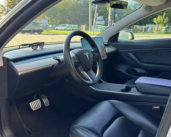 Белый Тесла Модель 3, объемом двигателя 0 л и пробегом 121 тыс. км за 19400 $, фото 20 на Automoto.ua