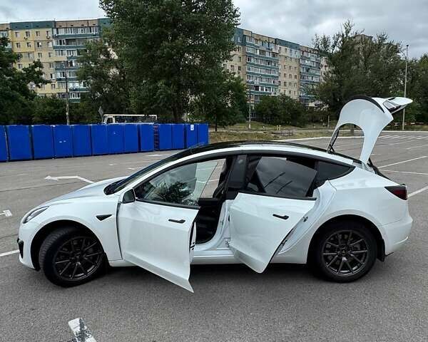 Белый Тесла Модель 3, объемом двигателя 0 л и пробегом 83 тыс. км за 19200 $, фото 1 на Automoto.ua