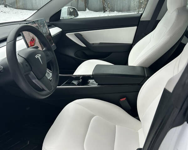 Белый Тесла Модель 3, объемом двигателя 0 л и пробегом 49 тыс. км за 17000 $, фото 9 на Automoto.ua
