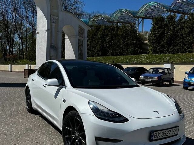 Белый Тесла Модель 3, объемом двигателя 0 л и пробегом 100 тыс. км за 16900 $, фото 14 на Automoto.ua