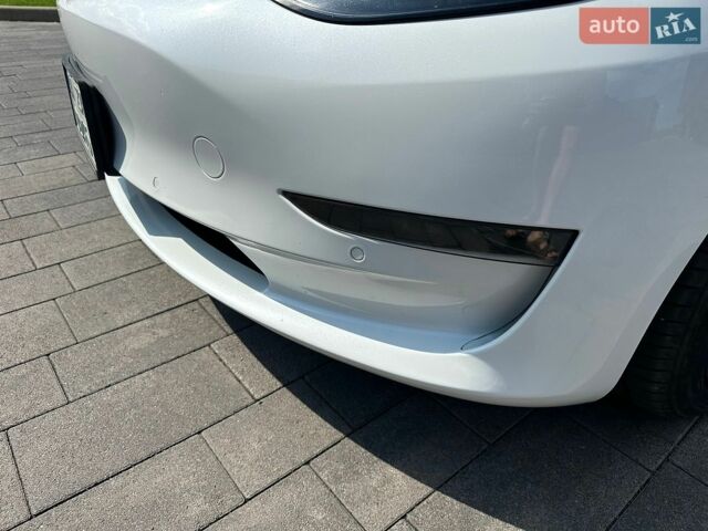 Білий Тесла Модель 3, об'ємом двигуна 0 л та пробігом 108 тис. км за 17500 $, фото 23 на Automoto.ua