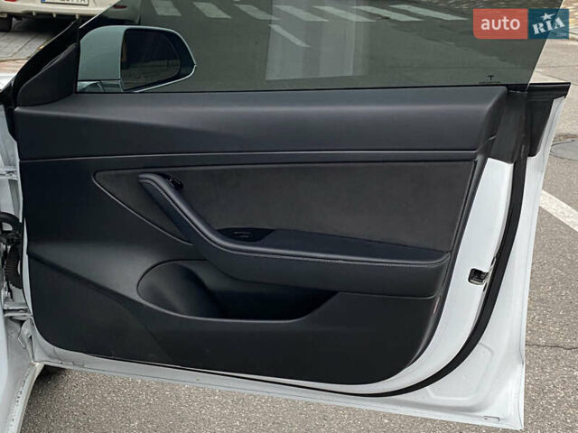 Белый Тесла Модель 3, объемом двигателя 0 л и пробегом 127 тыс. км за 17200 $, фото 14 на Automoto.ua