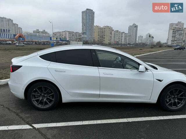 Белый Тесла Модель 3, объемом двигателя 0 л и пробегом 95 тыс. км за 15900 $, фото 3 на Automoto.ua
