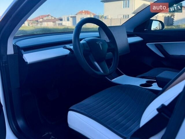 Белый Тесла Модель 3, объемом двигателя 0 л и пробегом 80 тыс. км за 17999 $, фото 22 на Automoto.ua