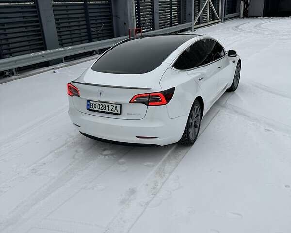 Білий Тесла Модель 3, об'ємом двигуна 0 л та пробігом 62 тис. км за 35000 $, фото 6 на Automoto.ua