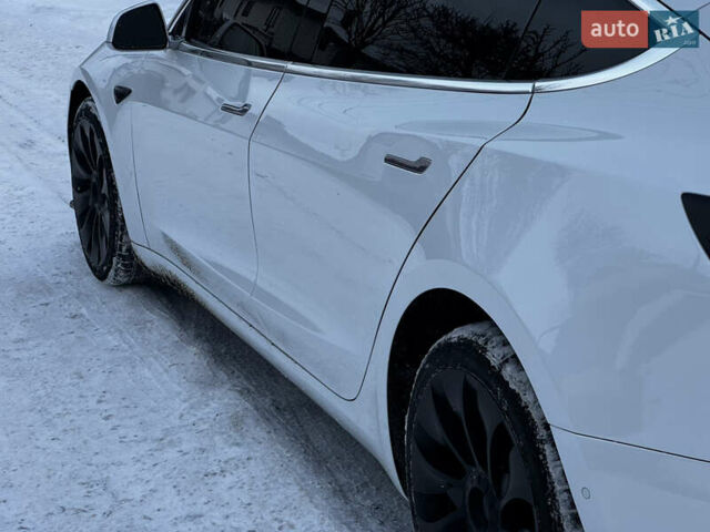 Білий Тесла Модель 3, об'ємом двигуна 0 л та пробігом 133 тис. км за 16800 $, фото 10 на Automoto.ua