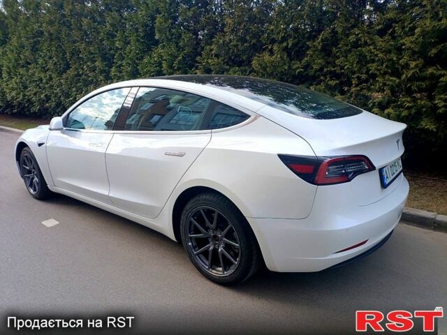 Білий Тесла Модель 3, об'ємом двигуна 0.18 л та пробігом 105 тис. км за 15500 $, фото 6 на Automoto.ua