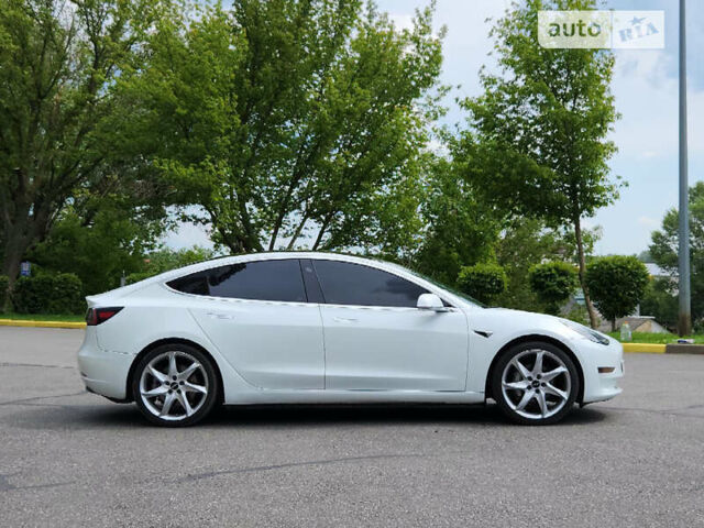 Белый Тесла Модель 3, объемом двигателя 0 л и пробегом 135 тыс. км за 17200 $, фото 9 на Automoto.ua