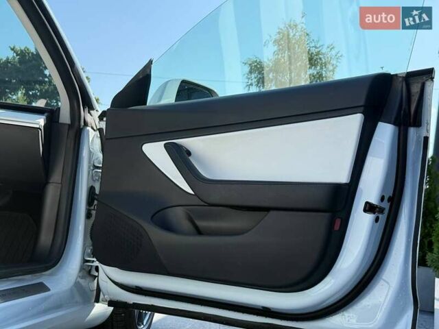 Білий Тесла Модель 3, об'ємом двигуна 0 л та пробігом 67 тис. км за 20500 $, фото 48 на Automoto.ua
