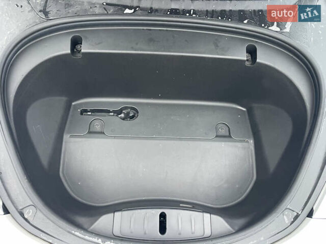 Белый Тесла Модель 3, объемом двигателя 0 л и пробегом 73 тыс. км за 17000 $, фото 42 на Automoto.ua