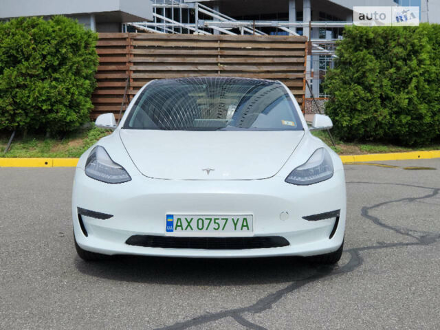 Белый Тесла Модель 3, объемом двигателя 0 л и пробегом 135 тыс. км за 16900 $, фото 3 на Automoto.ua