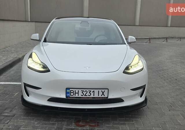 Белый Тесла Модель 3, объемом двигателя 0 л и пробегом 54 тыс. км за 21000 $, фото 3 на Automoto.ua