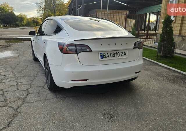 Белый Тесла Модель 3, объемом двигателя 0 л и пробегом 76 тыс. км за 15900 $, фото 2 на Automoto.ua