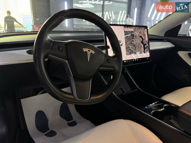 Білий Тесла Модель 3, об'ємом двигуна 0 л та пробігом 110 тис. км за 16499 $, фото 14 на Automoto.ua