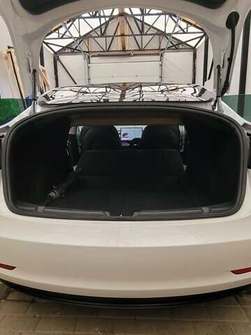 Білий Тесла Модель 3, об'ємом двигуна 0 л та пробігом 130 тис. км за 15500 $, фото 19 на Automoto.ua