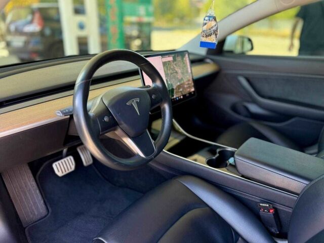 Белый Тесла Модель 3, объемом двигателя 0 л и пробегом 77 тыс. км за 21499 $, фото 8 на Automoto.ua